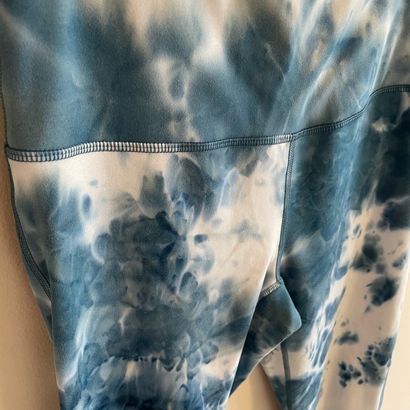 Size M Blue and White Tye Dye Leggings - Picture 8 of 17